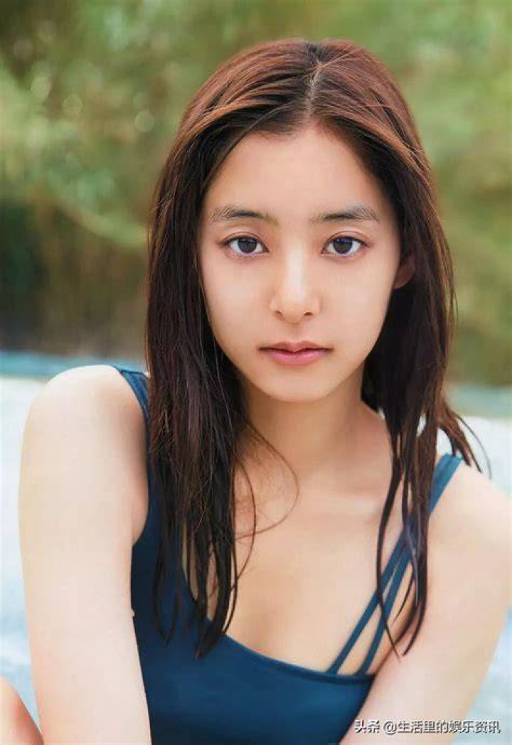 新木優子の「宗教」疑惑は事実？経歴と報道の見え方を整理